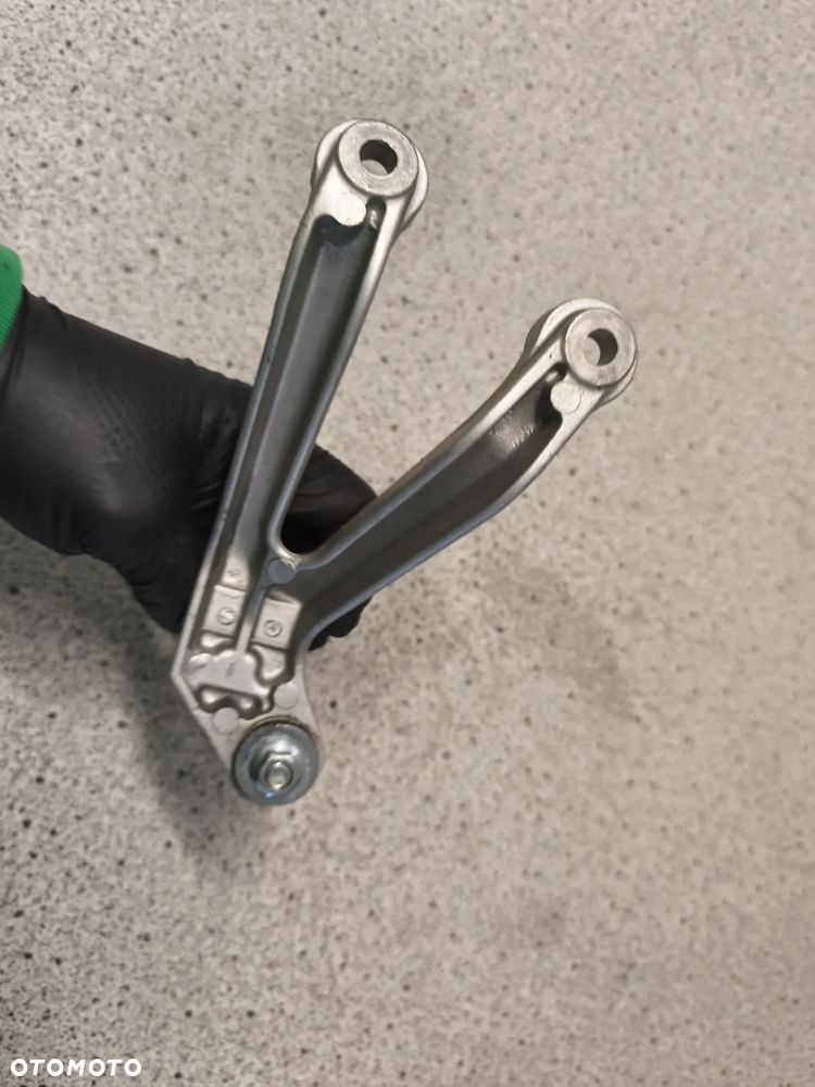 Set prawy tył, podnożek pasażera Honda CBR 900RR CBR900 RR CBR900RR CBR 900 RR - 6
