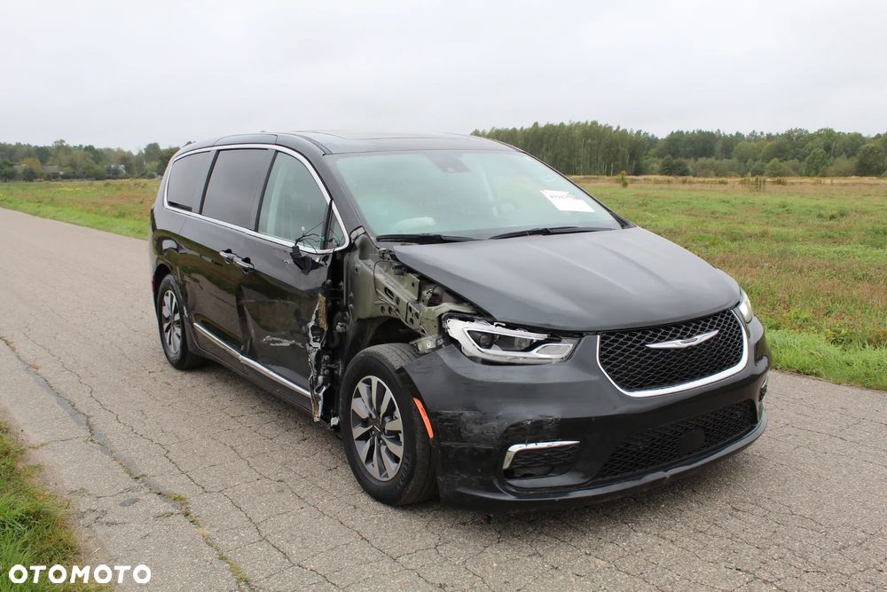 Chrysler Pacifica - 5