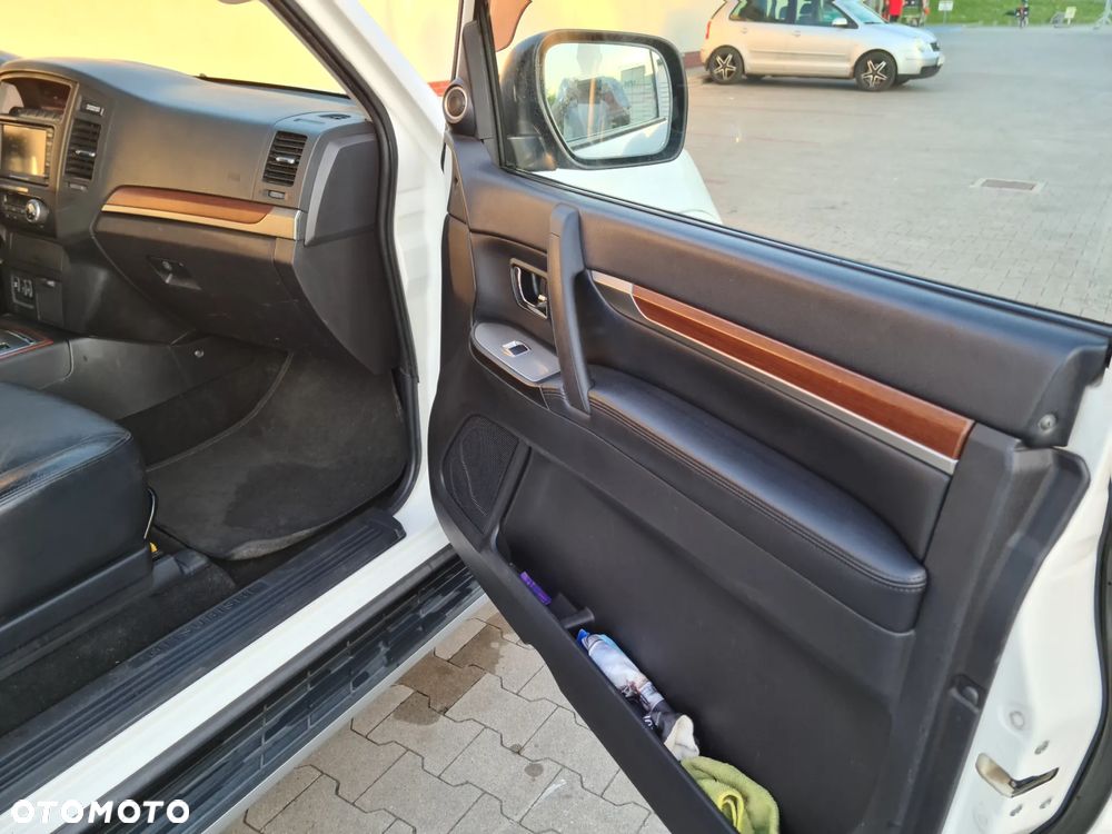 Mitsubishi Pajero - 11