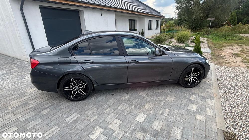 BMW Seria 3 328i - 3