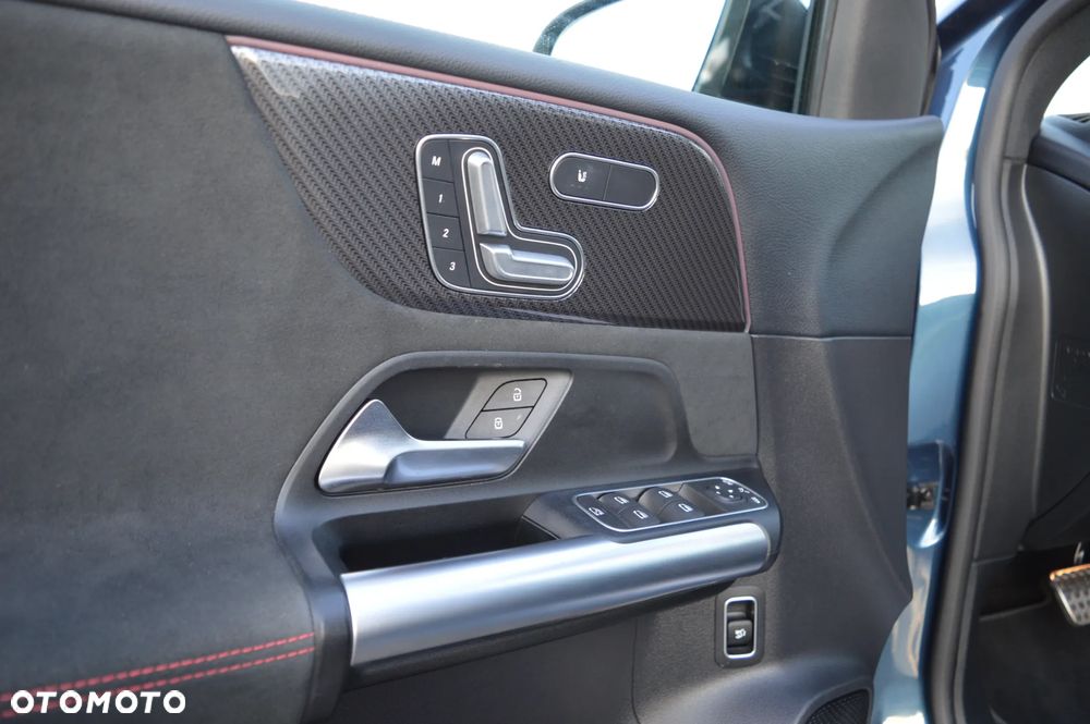 Mercedes-Benz Klasa B 180 AMG Line 7G-DCT - 31