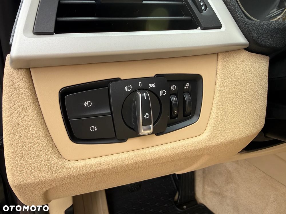 BMW Seria 3 318d DPF Touring Edition Exclusive - 17