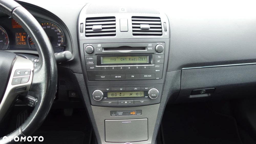 Toyota Avensis 1.8 Sol - 23