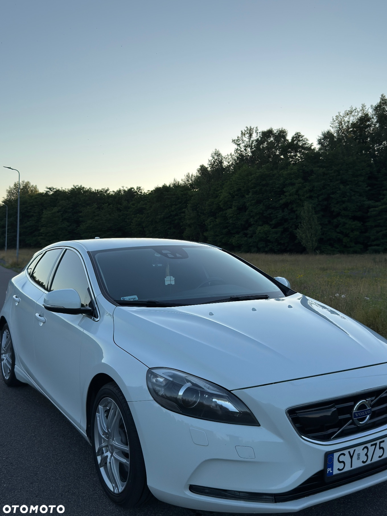 Volvo V40 T3 R-Design - 6