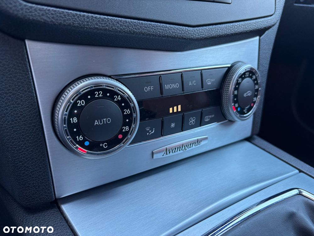 Mercedes-Benz Klasa C 180 CDI DPF (BlueEFFICIENCY) Elegance - 15