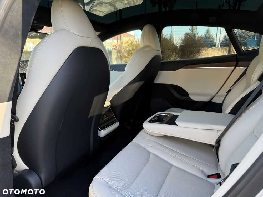 Tesla Model S Long Range - 12
