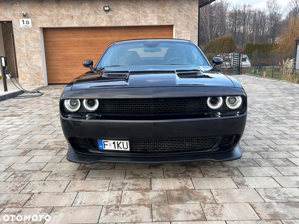 Dodge Challenger - 12