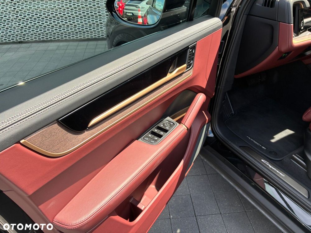 Porsche Cayenne - 21