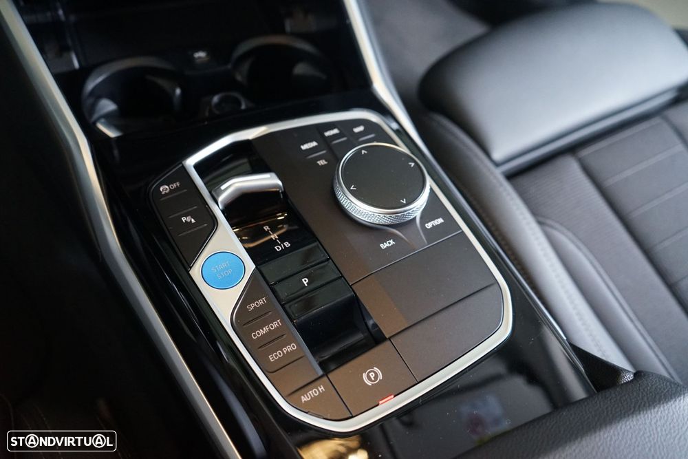 BMW i4 eDrive40 Desportiva M - 31