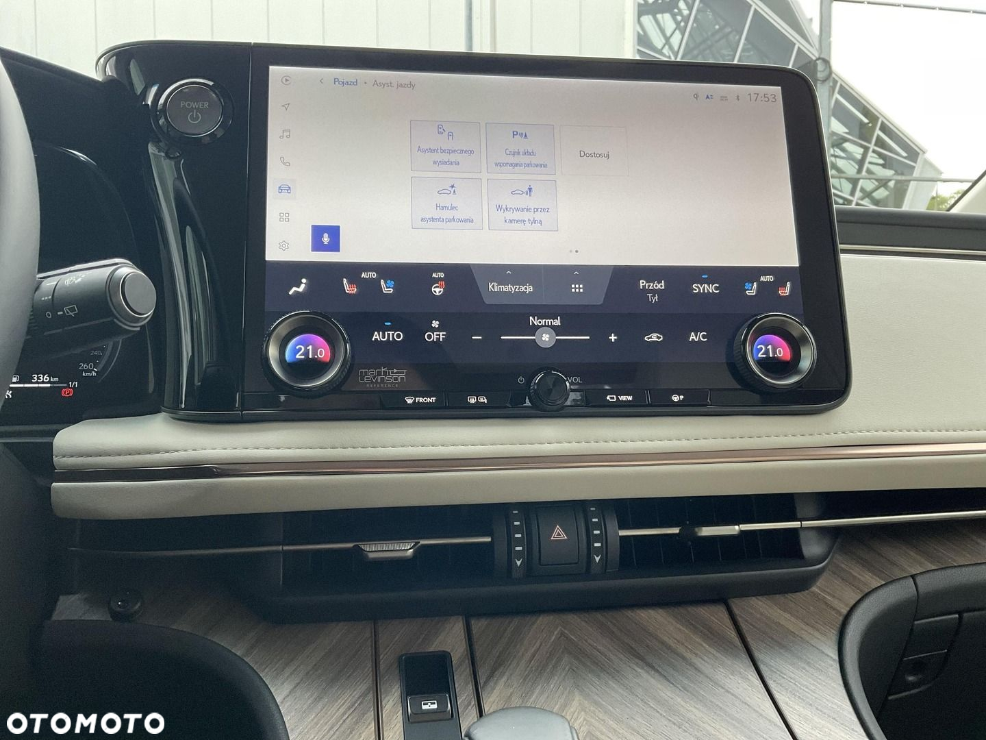 Lexus LM - 31