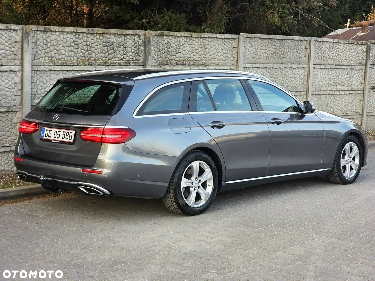 Mercedes-Benz Klasa E 220 d T 9G-TRONIC - 4