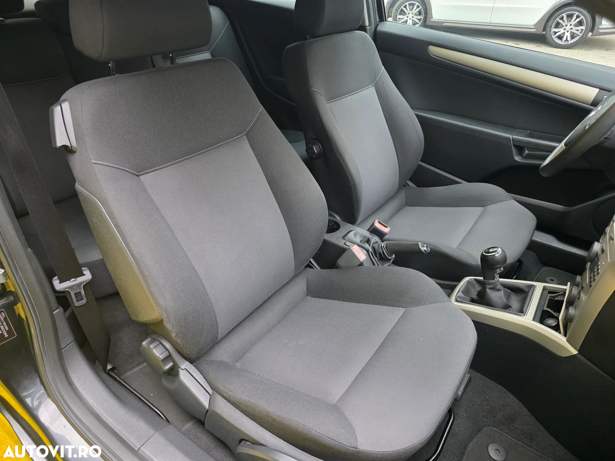 Opel Astra GTC 1.4 Cosmo - 11