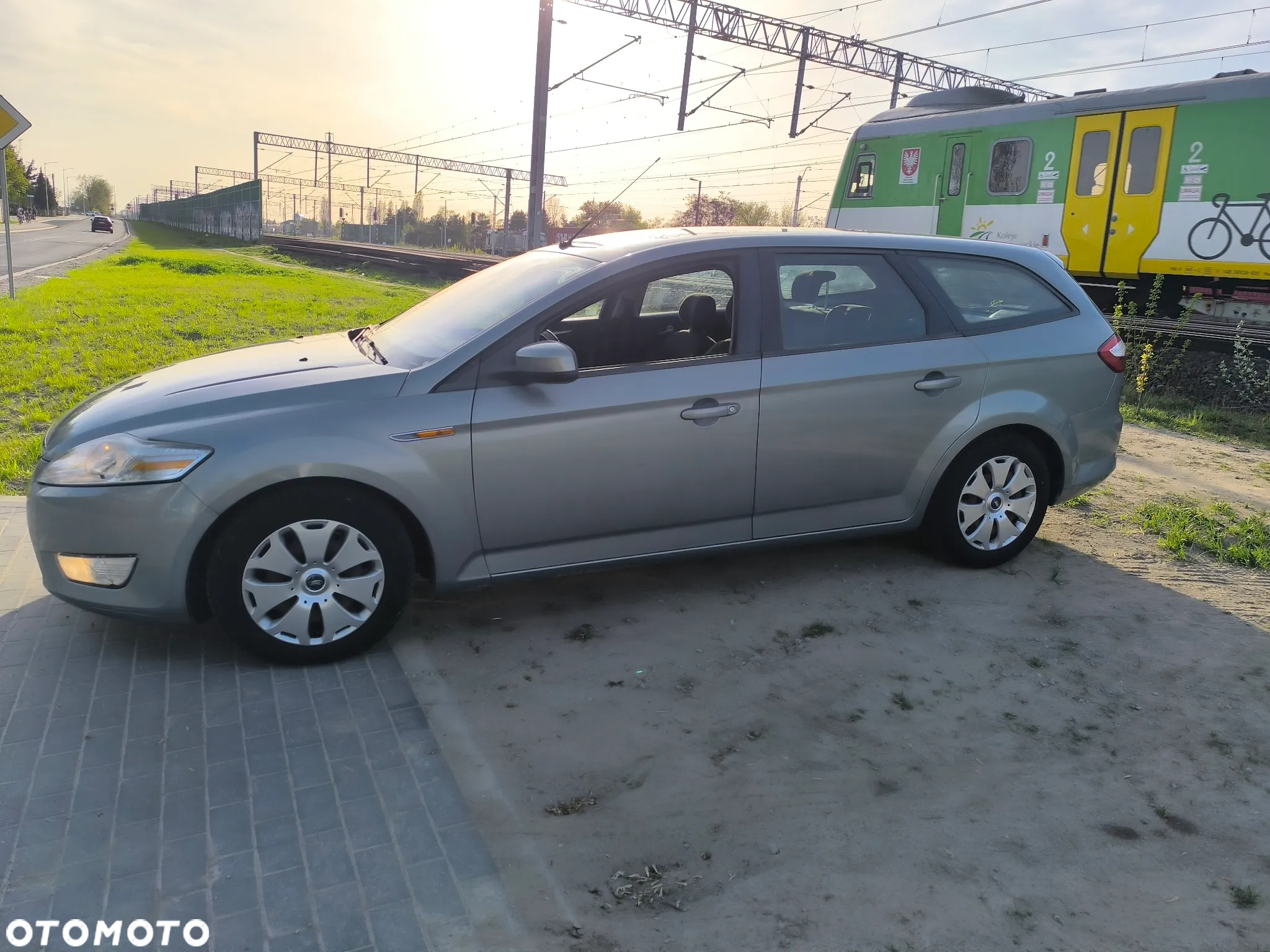 Ford Mondeo 1.8 TDCi Ambiente - 33