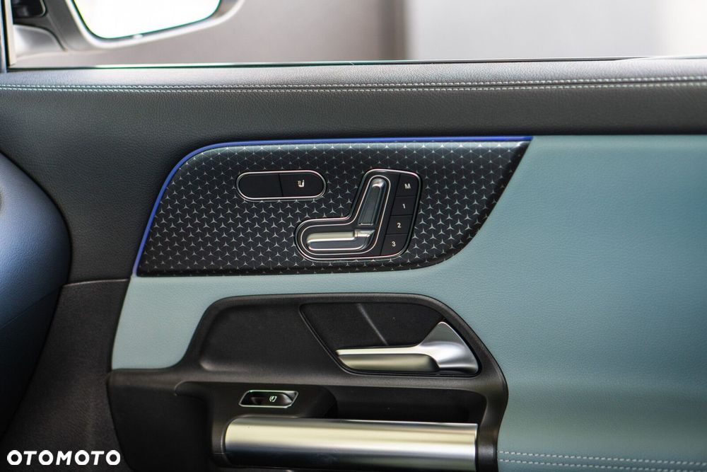 Mercedes-Benz GLA - 13