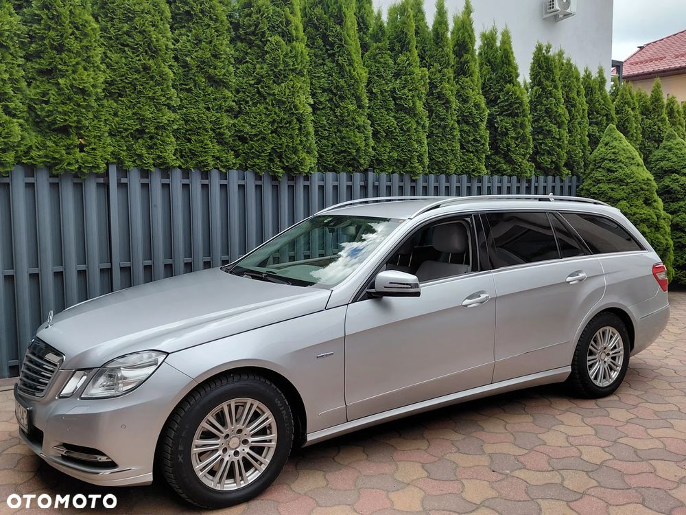Mercedes-Benz Klasa E 300 CDI DPF BlueEFFICIENCY 7G-TRONIC Elegance - 40
