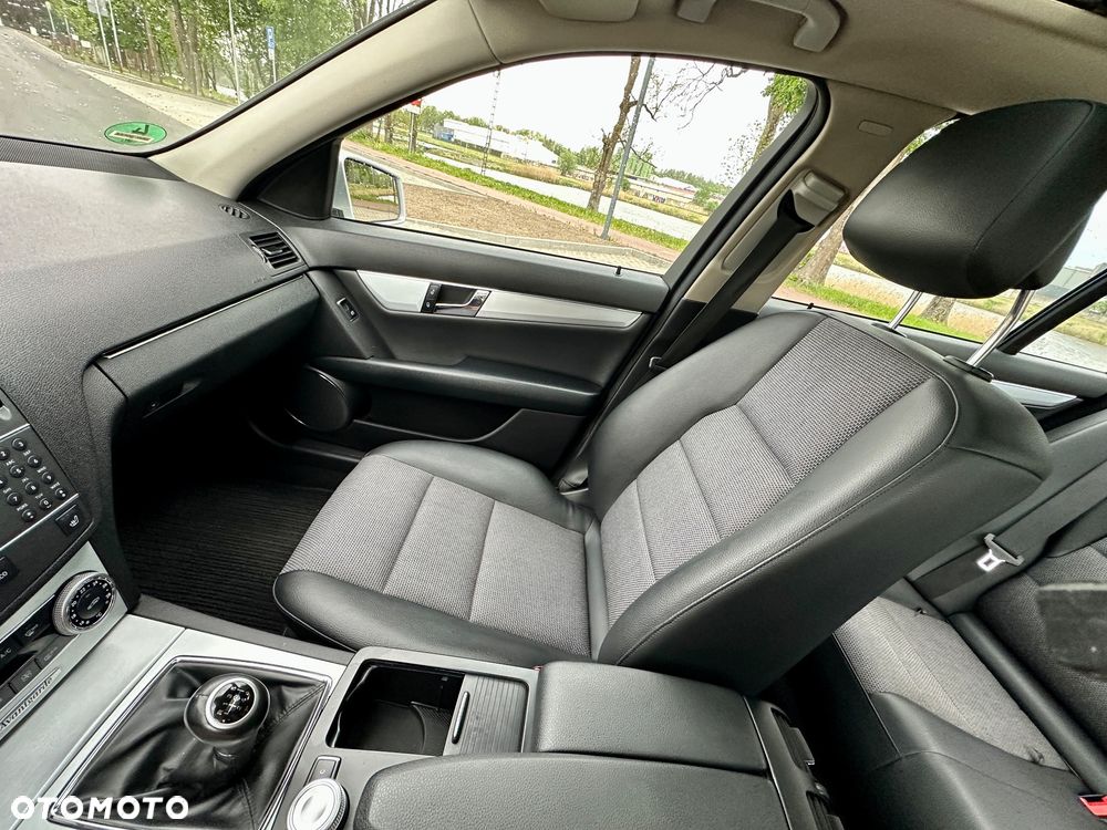 Mercedes-Benz Klasa C 180 BlueEFFICIENCY Avantgarde - 34