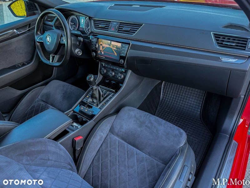Skoda Superb 2.0 TDI Sportline - 8