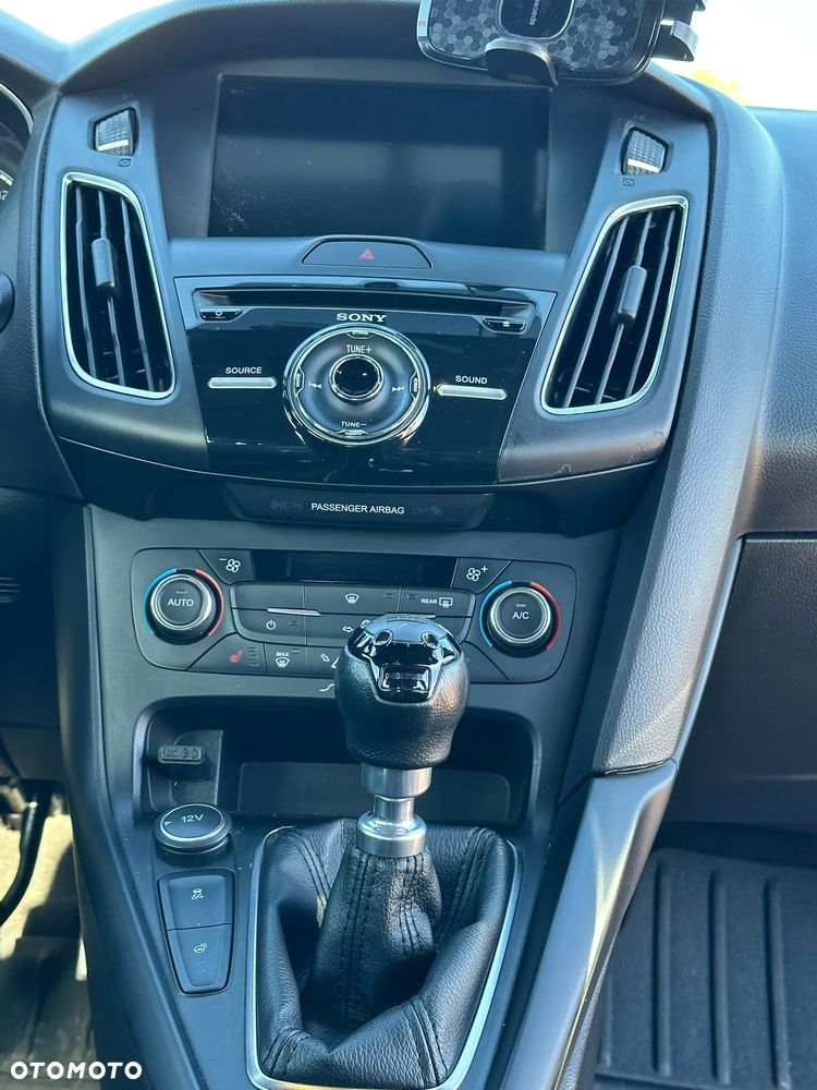 Ford Focus 2.0 EcoBoost ST - 17