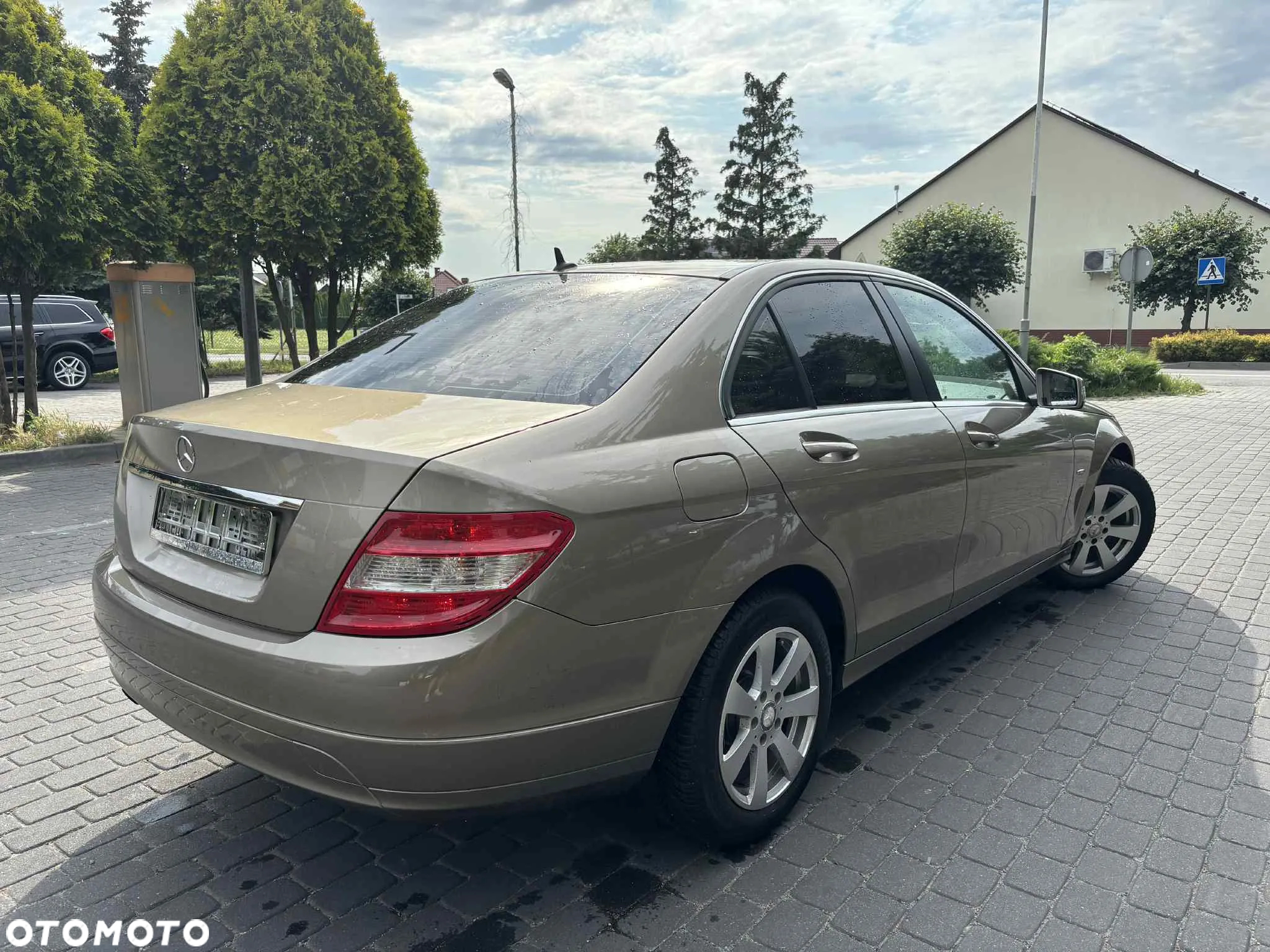 Mercedes-Benz Klasa C 180 CGI BlueEff Elegance - 12