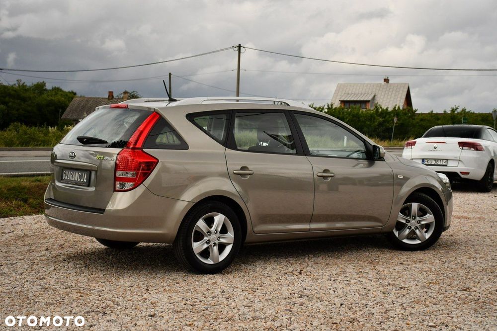 Kia Ceed - 24