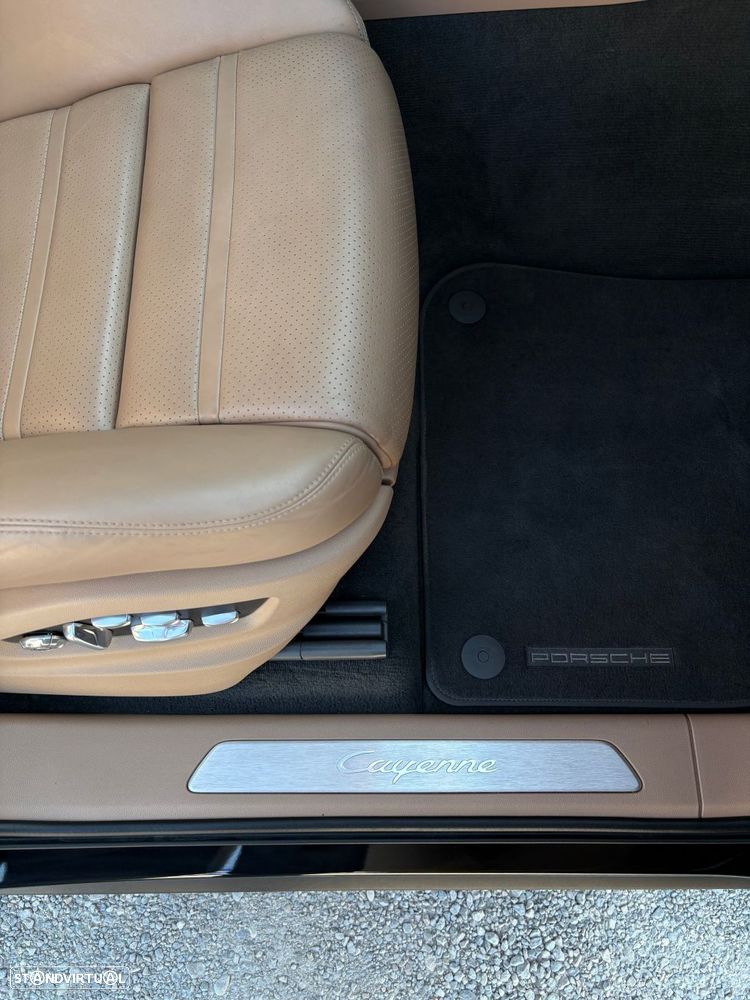 Porsche Cayenne Coupé E-Hybrid Platinum Edition - 28