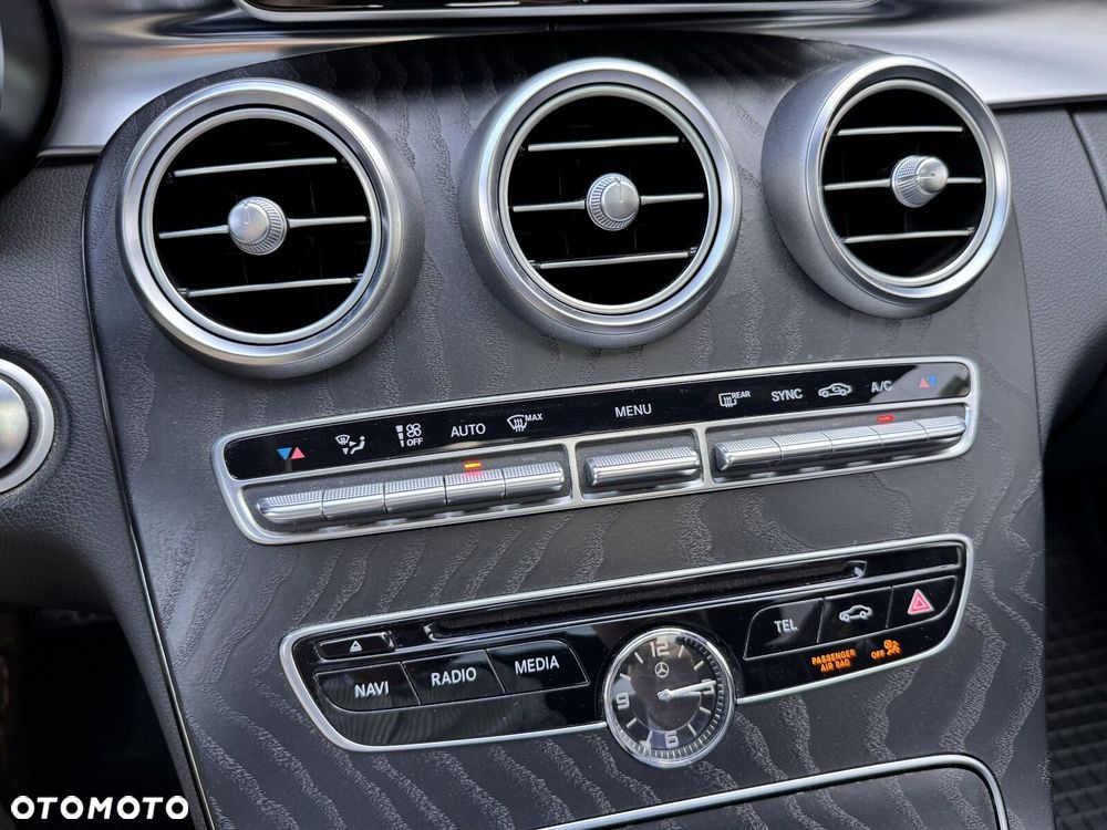 Mercedes-Benz Klasa C 200 4-Matic 9G-TRONIC - 34