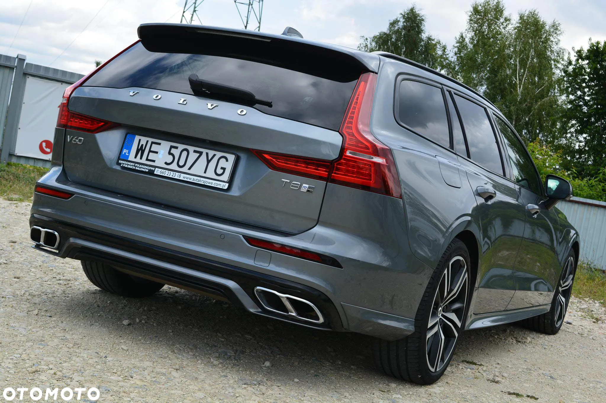 Volvo V60 T8 AWD Plug-In Hybrid R-Design - 4