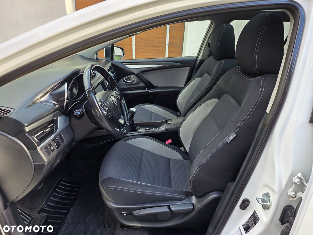 Toyota Avensis - 8