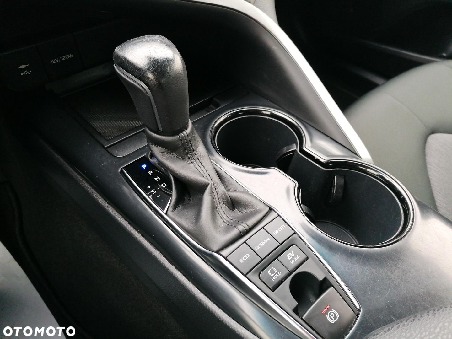 Toyota Camry - 18