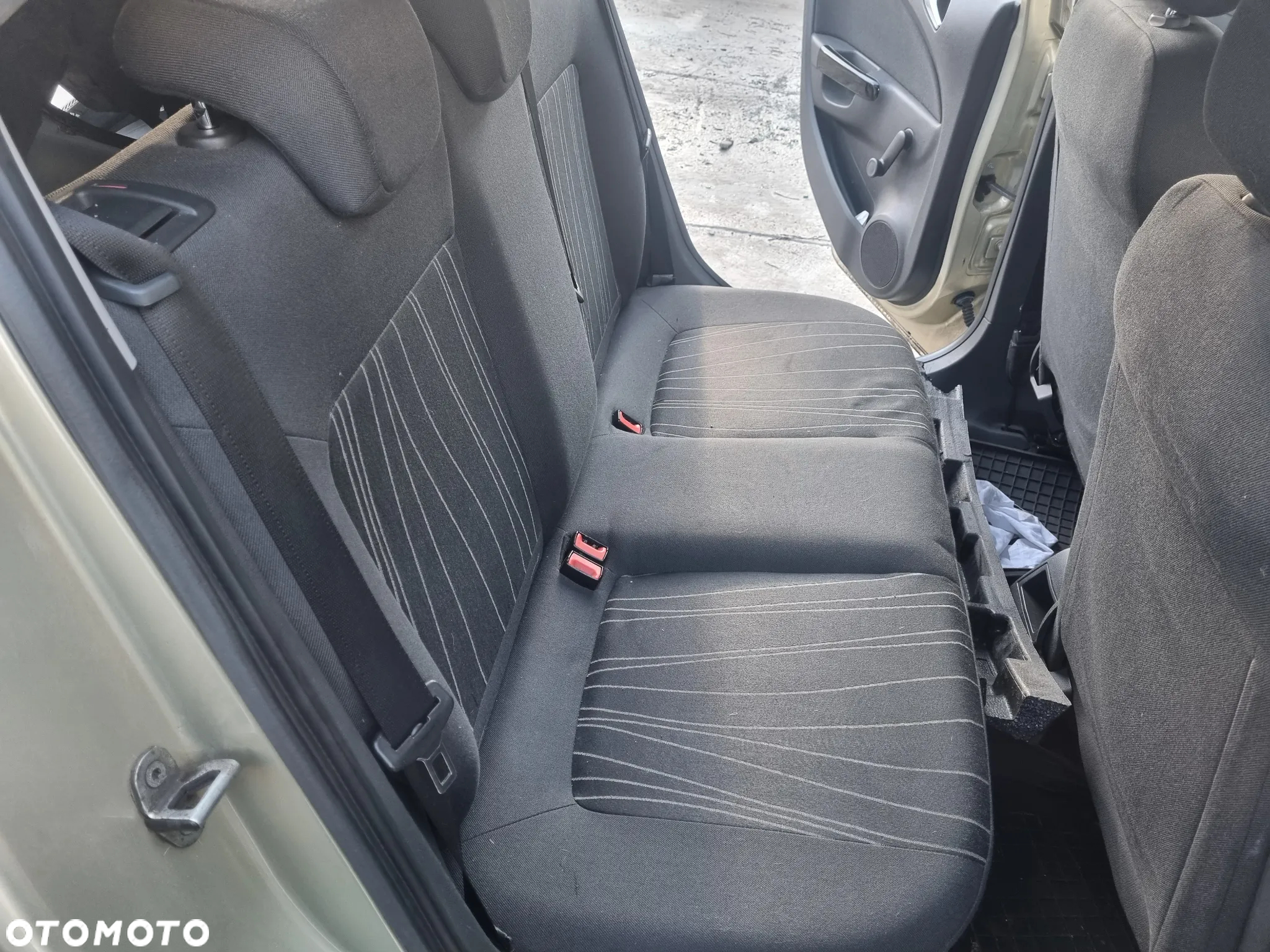 OPEL CORSA D 06-11 r. 5D HB fotele + kanapa + - 4