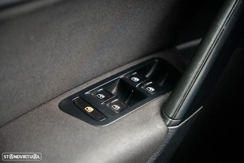 VW Golf 1.6 TDI Confortline - 17