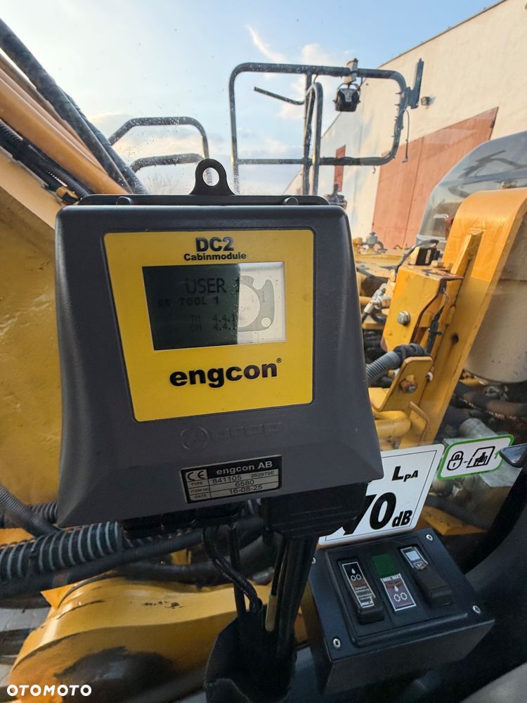 Komatsu PC240LC-11 - 36