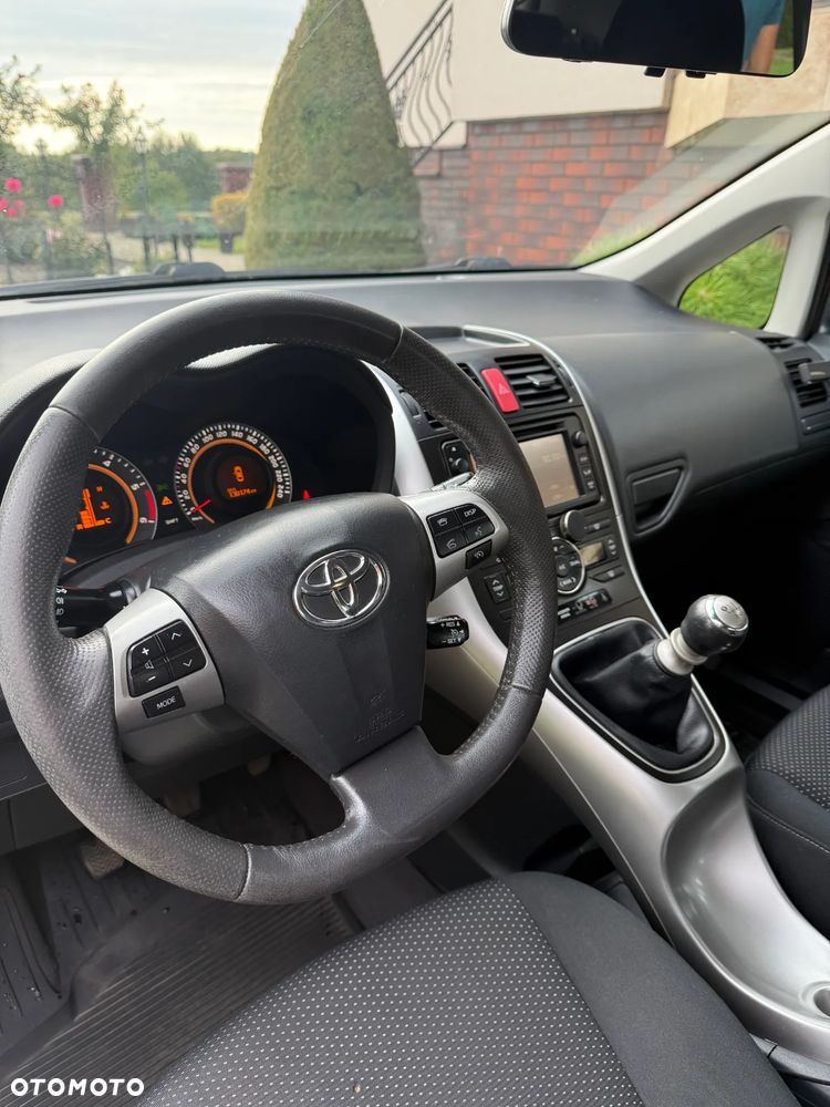 Toyota Auris 2.0 D-4D Premium + - 8