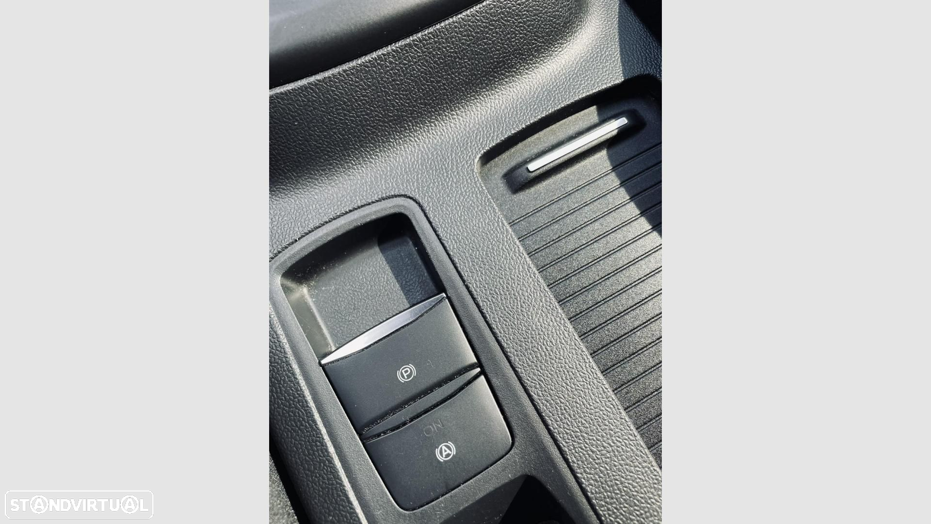 Ford Focus 1.0 EcoBoost MHEV ST-Line - 17