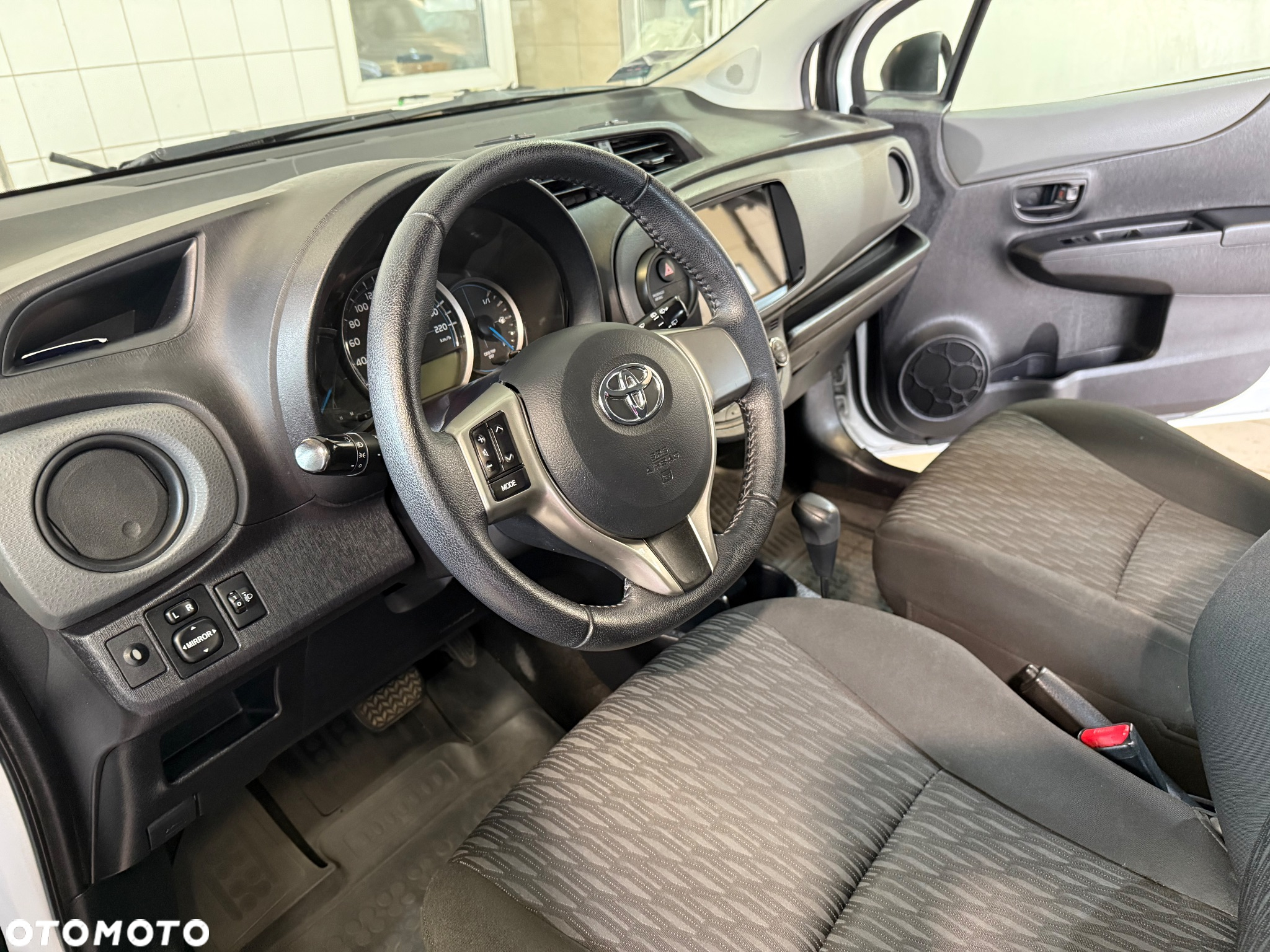 Toyota Yaris Hybrid 100 Dynamic - 4