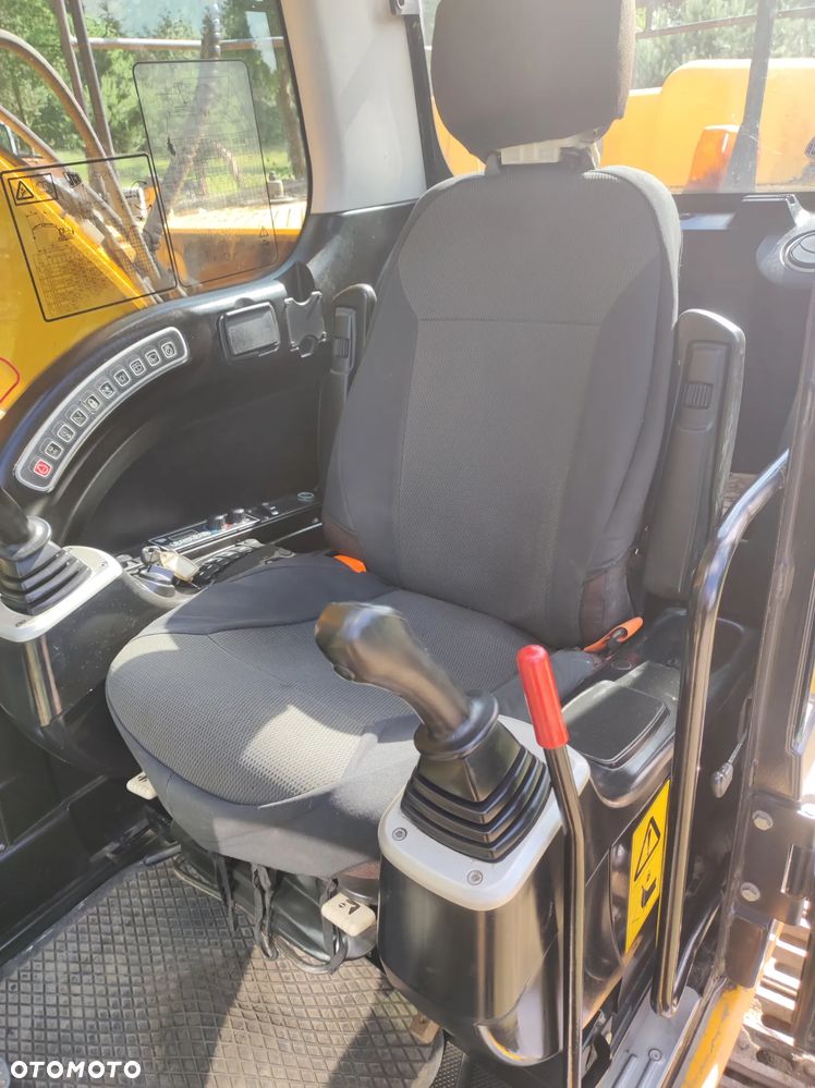 JCB JS 260 - 13