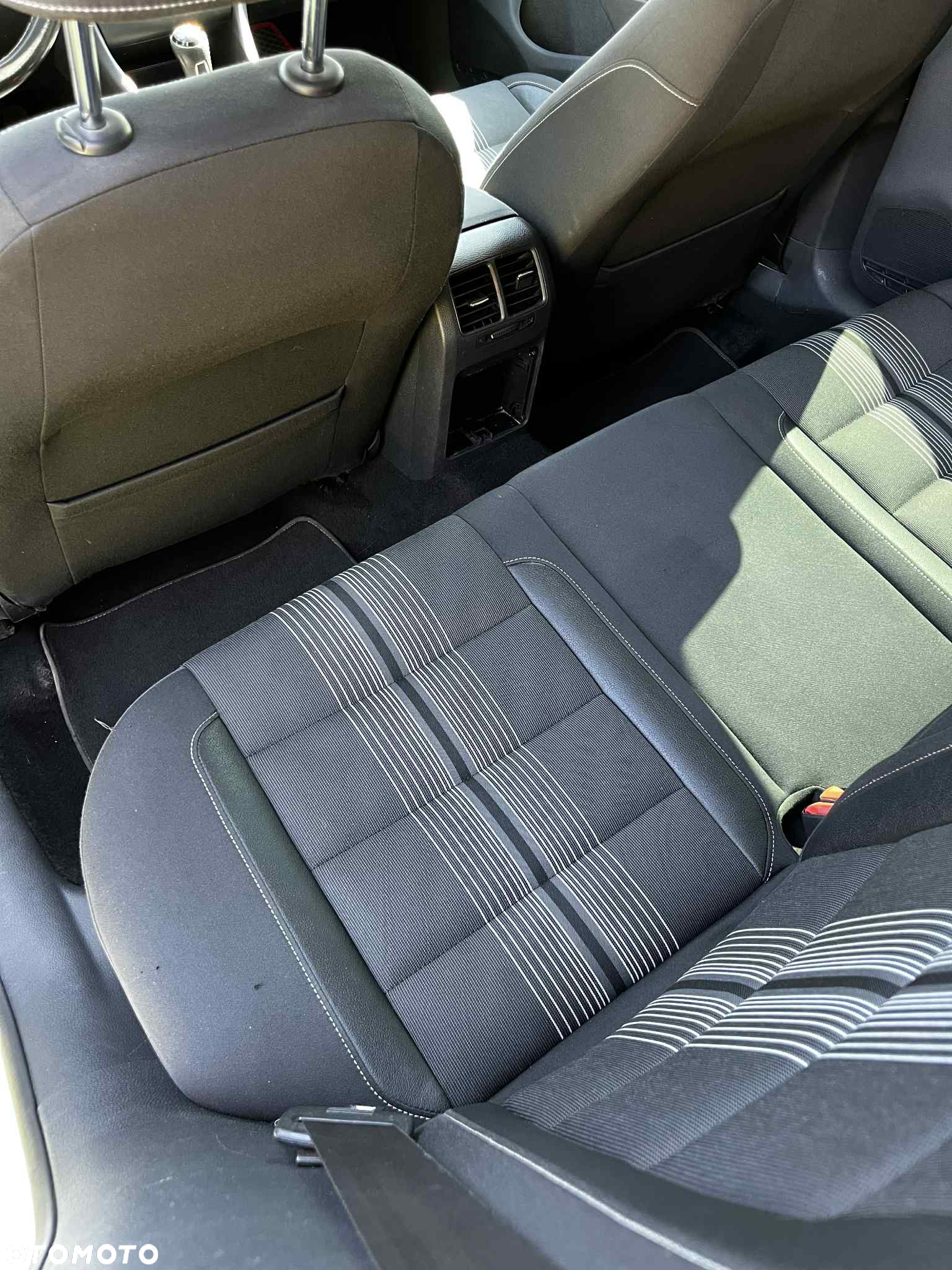 Volkswagen Golf VI 1.6 TDI BlueMot Comfortline - 9