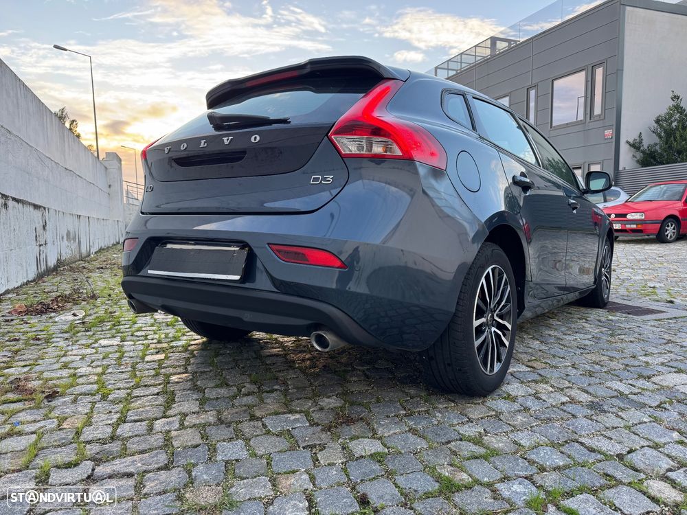 Volvo V40 2.0 D3 Momentum - 3