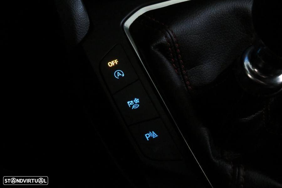 Ford Focus 1.0 EcoBoost MHEV ST-Line X - 32