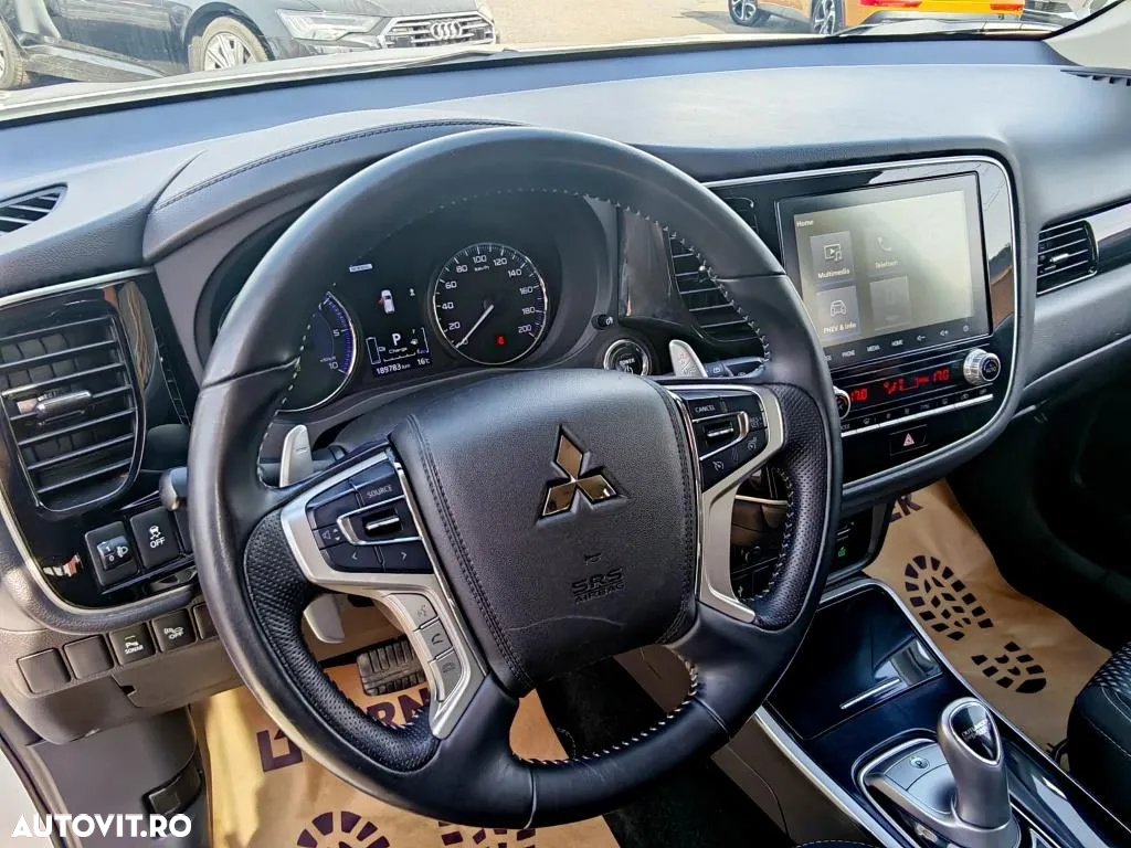 Mitsubishi Outlander 2.4 4WD Plug-In Hybrid Plus - 21