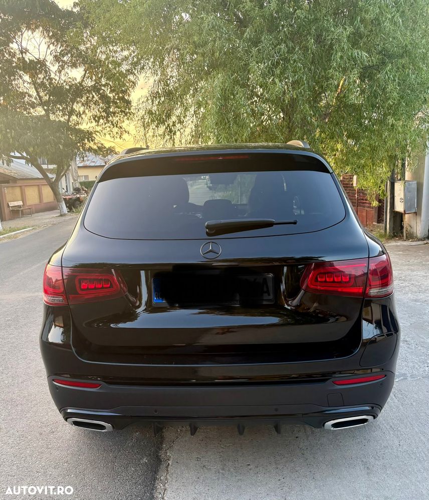 Mercedes-Benz GLC 300 e 4MATIC - 3