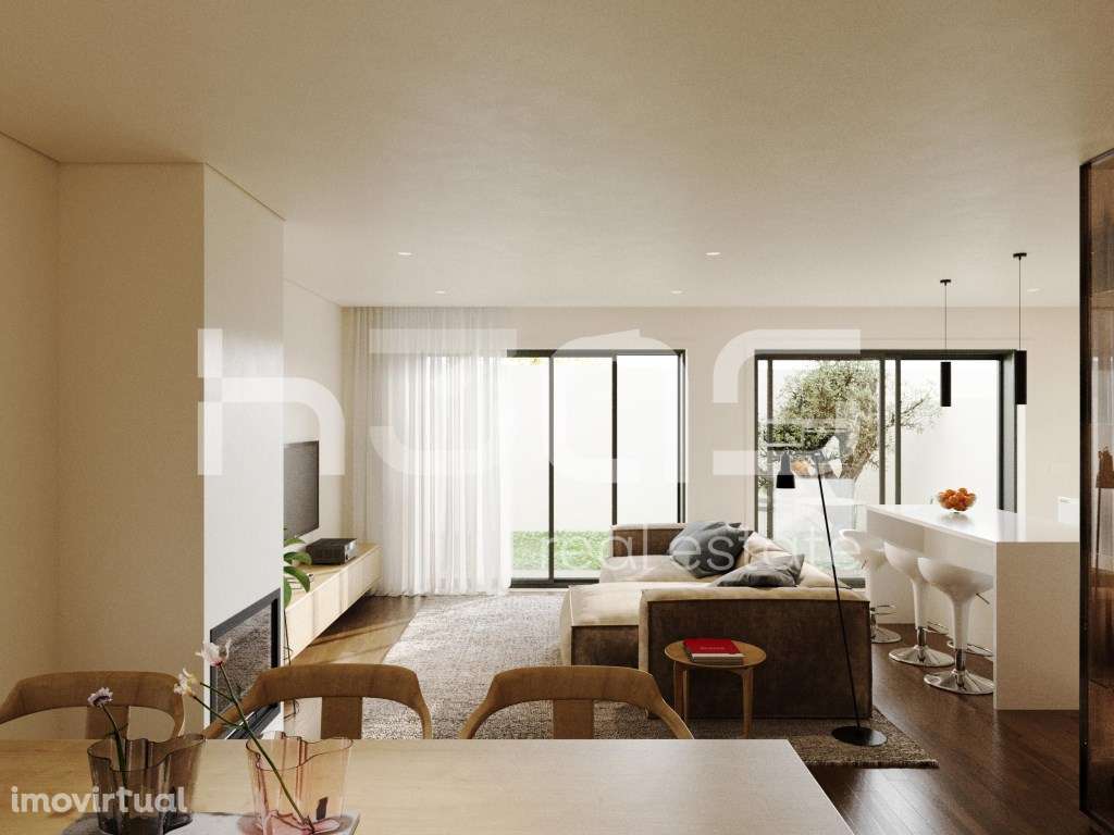 Moradia em Banda com Acabamentos Exclusivos e Localização Privilegiada - Grande imagem: 2/9