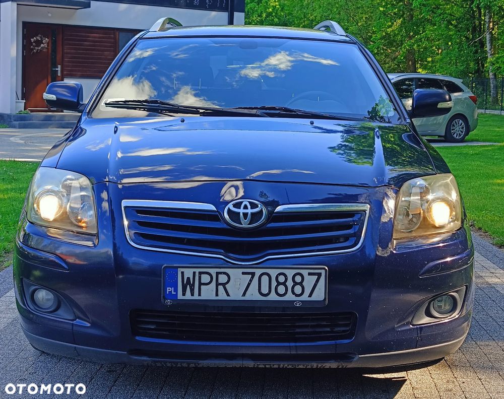 Toyota Avensis - 1