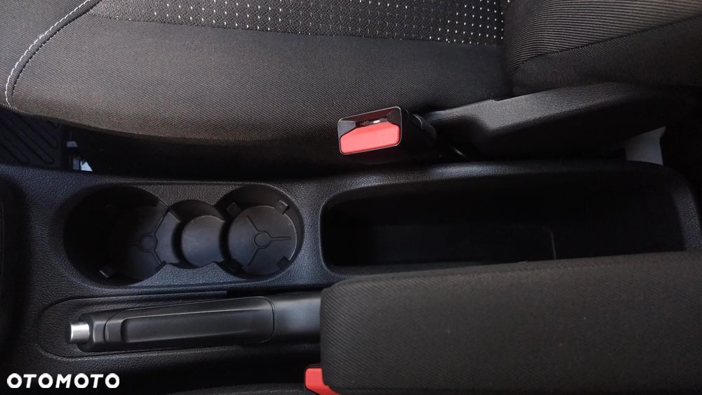 Ford Transit Courier - 20