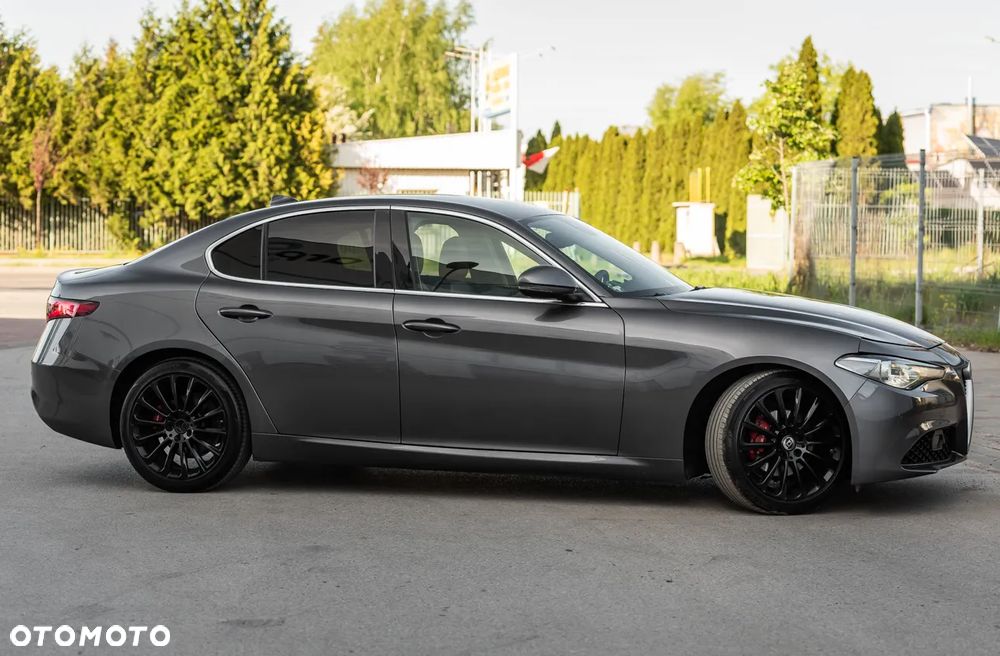 Alfa Romeo Giulia 2.2 Diesel AT8 Advanced Efficiency - 13