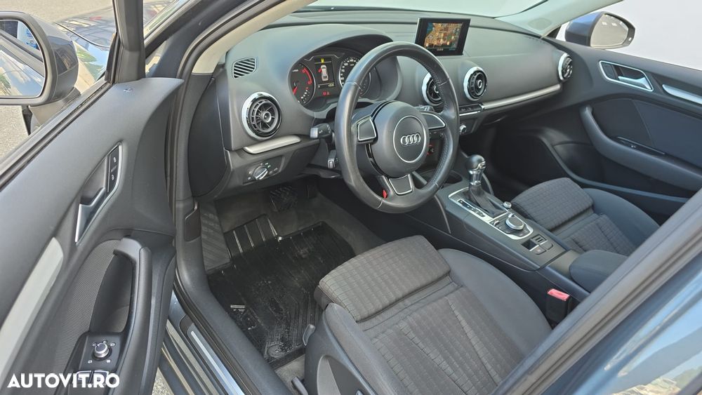 Audi A3 Sportback 1.6 TDI S tronic Ambiente - 6