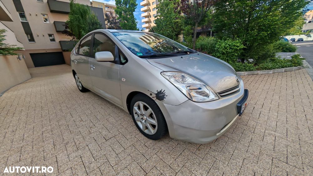 Toyota Prius (Hybrid) Executive - 16