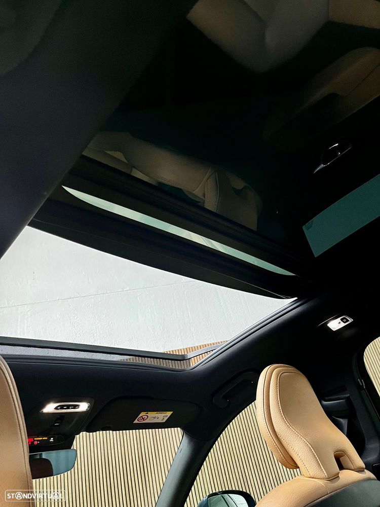 Volvo XC 60 2.0 T8 PHEV Momentum Plus AWD - 24