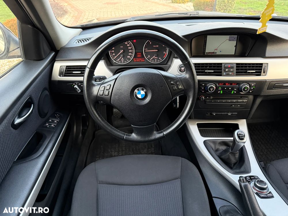 BMW Seria 3 318d DPF Touring Edition Exclusive - 28