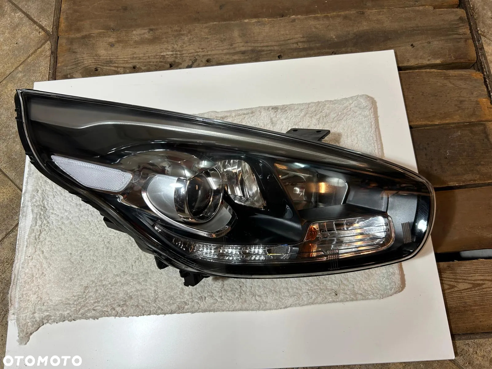 Lampa przód Kia Carens IV Xenon + LED PRAWA Oryginalna - 4